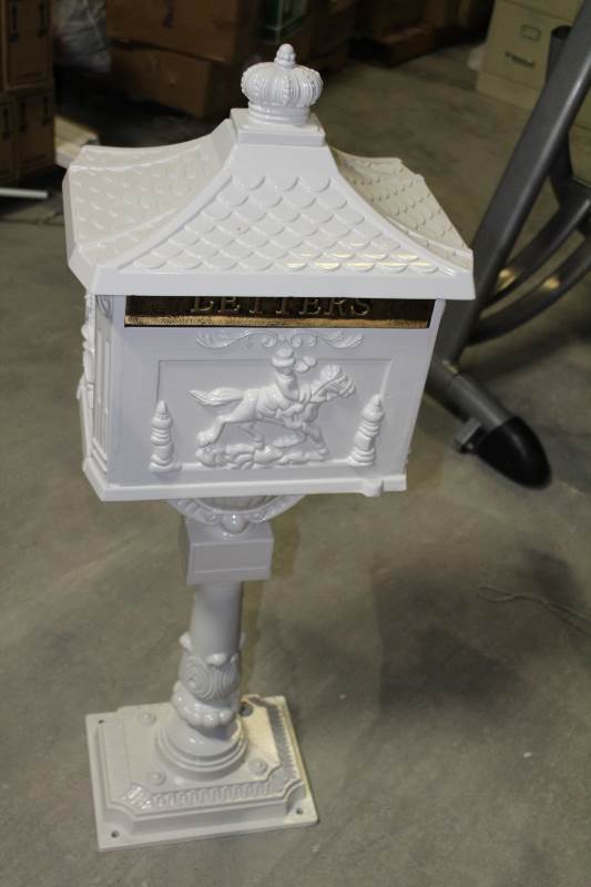 lot 4024 image: Mail Box
