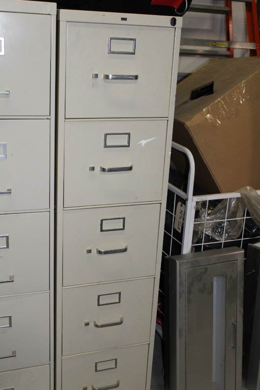 lot 4028 image: Hon  5 drawers metal file cabinet