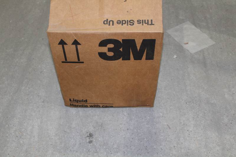 lot 4034 image: 3M floor cleaner