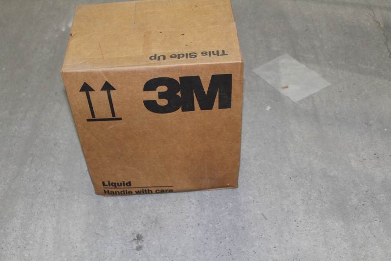 lot 4035 image: 3M floor cleaner