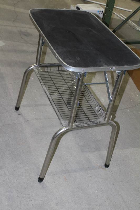 Pet Grooming Table Warehouse Moving Sale Equip Bid