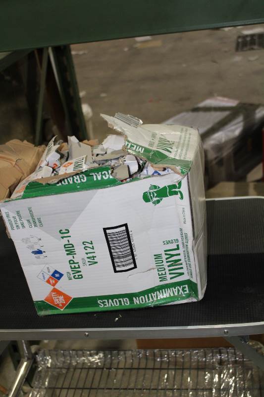 lot 4041 image: Viynl Industrial Gloves