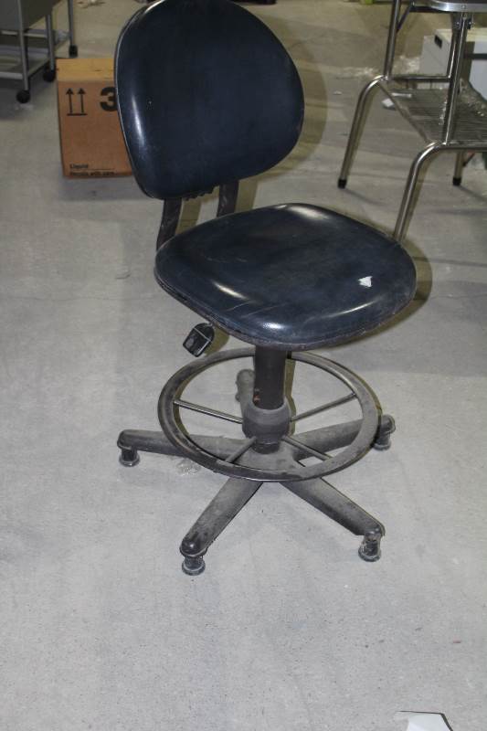 lot 4042 image: Industrial Chair