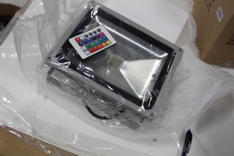 lot 4051 image: Led 30 Wats Flood Light with remote