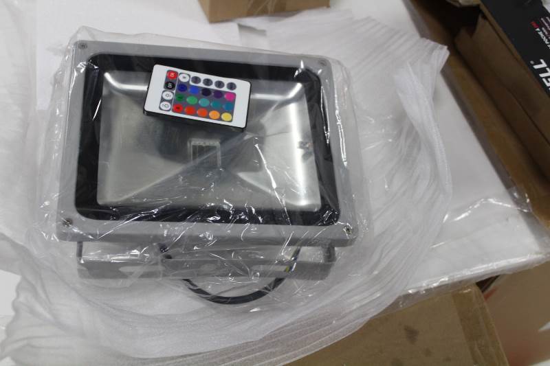 lot 4053 image: Led 30 Wats Flood Light with remote