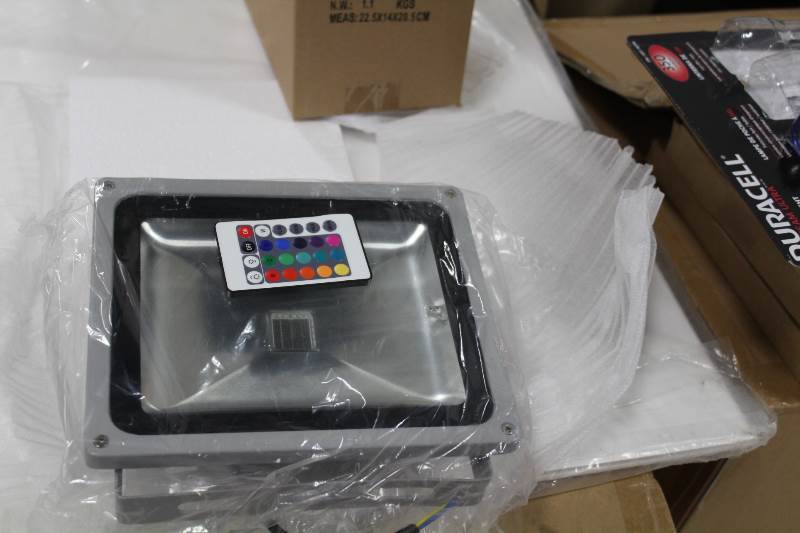 lot 4055 image: Led 30 Wats Flood Light with remote