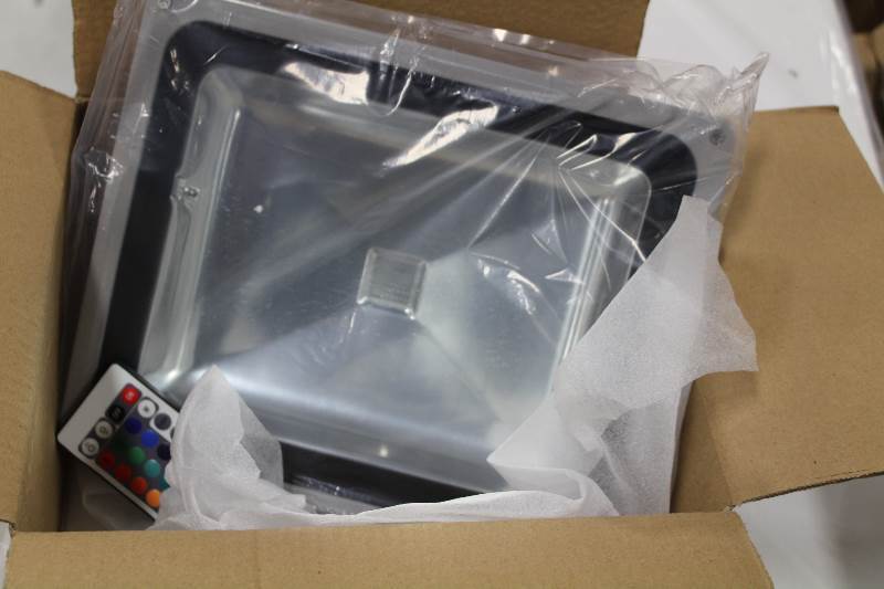 lot 4060 image: Led 50 Wats Flood Light With Remote control
