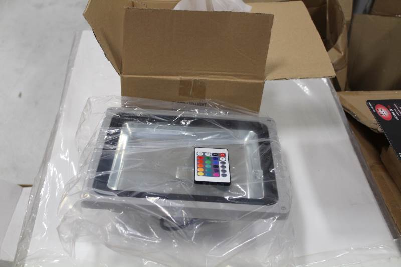 lot 4062 image: Led 50 Wats Flood Light With Remote control
