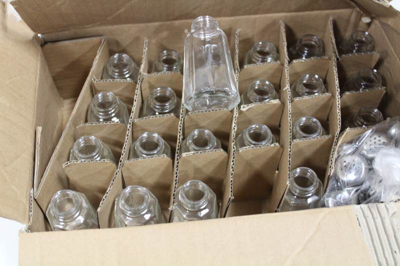 lot 4103 image: salt and pepper shakers