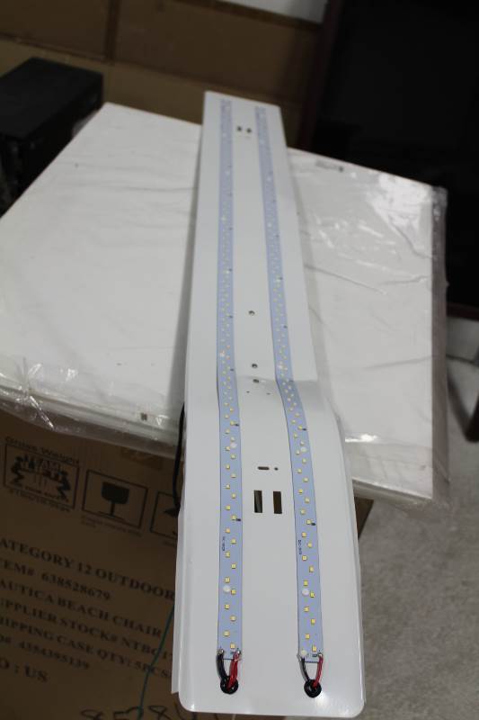 lot 4104 image: LEd ligt