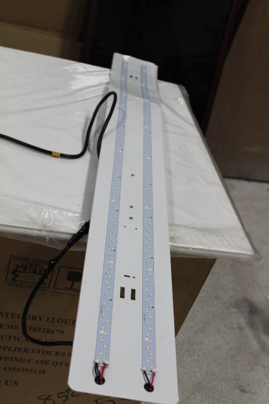 lot 4105 image: LEd light