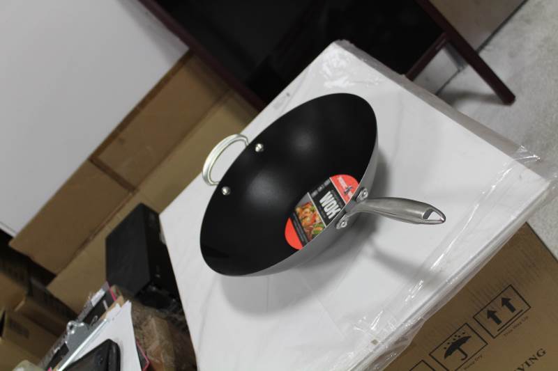 lot 4117 image: 14 Wok