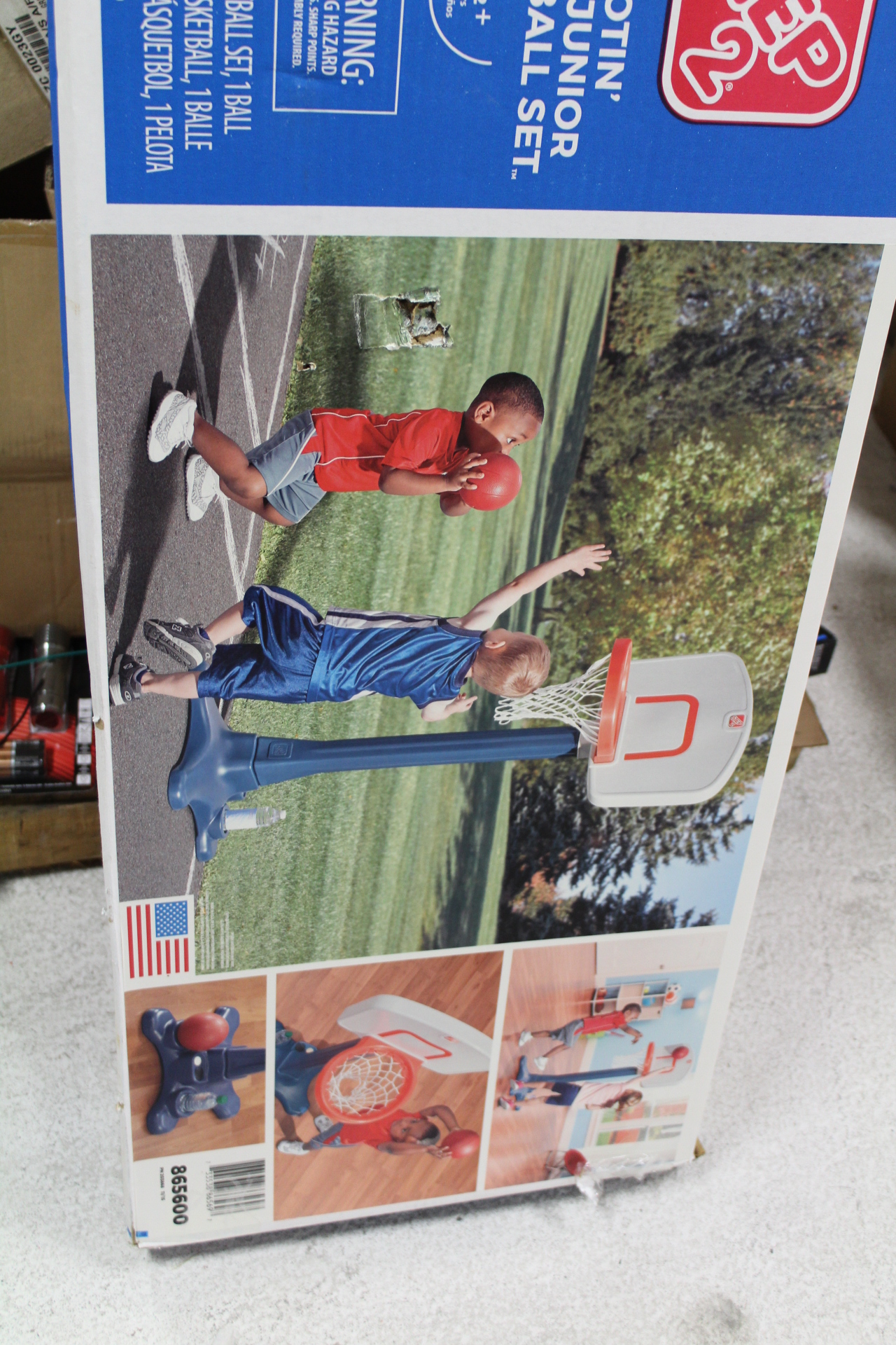 lot 4123 image: Step 2 Basketball set