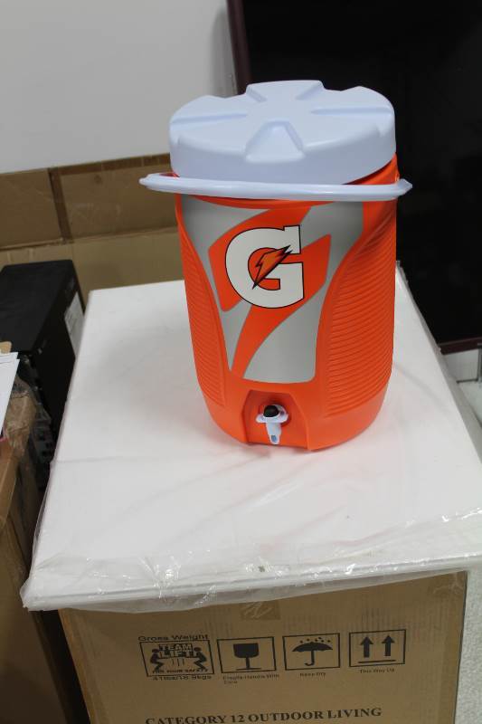 lot 4128 image: Gatorade Cooler