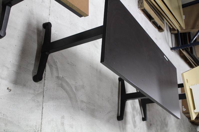 lot 4144 image: Herman Miller Table