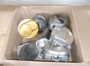 lot 317 image: Box of Miscellaneous Pistons, Lot of 10