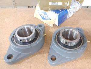lot 323 image: Lot of 2, DURA-ROLL 2 12 Inch Bearing UCFL-213-40