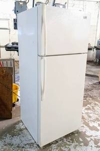 lot 344 image: Estate Refrigerator Model TT18DKXRQ01, Works Great