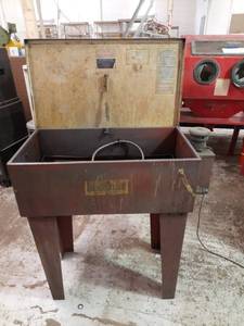 lot 356 image: Small HandiKleen Parts Washer