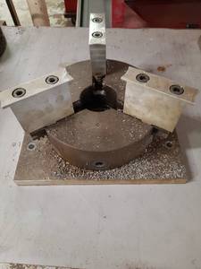 lot 427 image: 10 Bison 3 Jaw Chuck