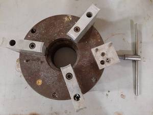 lot 430 image: 12 Bison 3 Jaw Chuck with Handle Made in Poland 100lbs