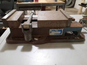 lot 446 image: 16 x 8.5 Anglock Precision Vise with Handle