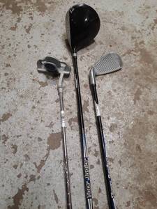 lot 459 image: 3 Kids Golf clubs Junior Tour 400cc 7, 78 Iron, and Putter
