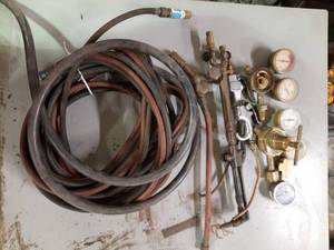 lot 498 image: Lot of Oxy Acetylene Torch Welding Equipment