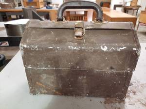 lot 499 image: Vintage Philso Metal Tackle Box 9x12x7