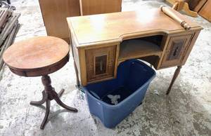 lot 365 image: 2 Pieces of Vintage Furniture