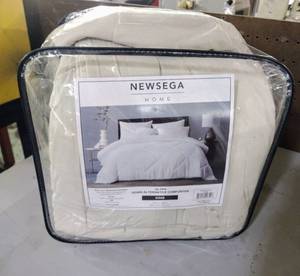 lot 366 image: Newsega Home Ultra Down Alternative Comforter - King Size