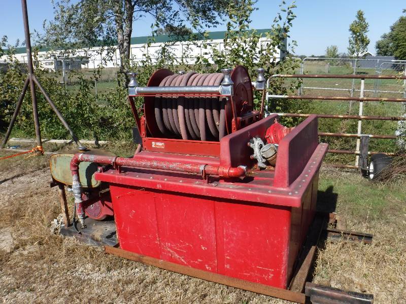 lot 3137 image: Fire Truck Skid Mount With Water Tank.