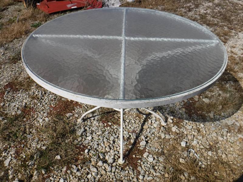 lot 3140 image: Outdoor Patio Glass Top Table.