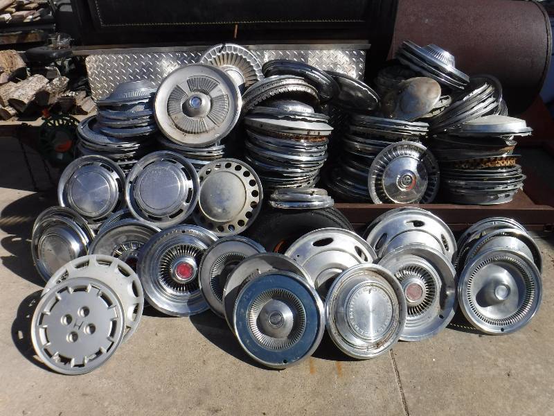 lot 3143 image: Hubcap lot 50 plus