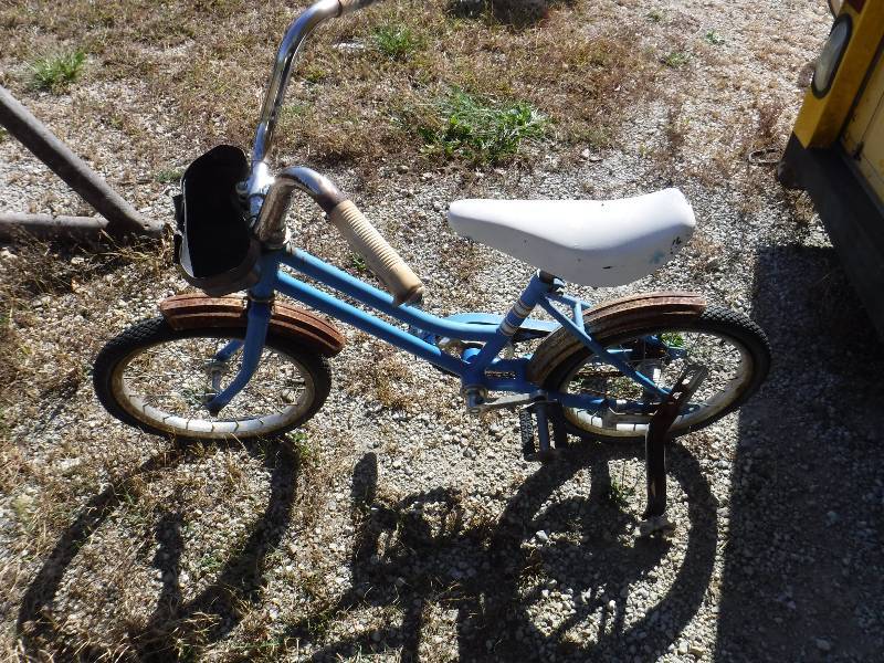 lot 3146 image: Old Childs Bike