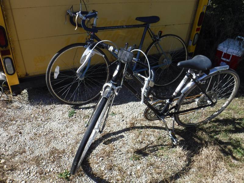lot 3148 image: Pair of Bikes Schwinn, Roadmaster