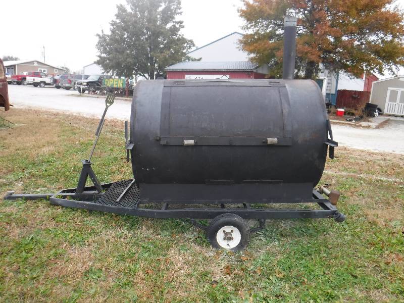 lot 3154 image: SmokerBBQ Pit With Trailer