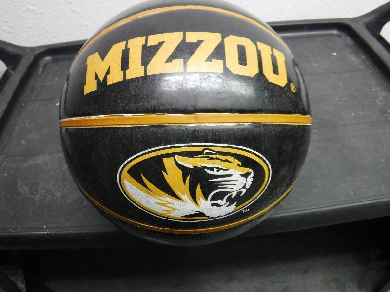 lot 3179 image: Mizzou basketball