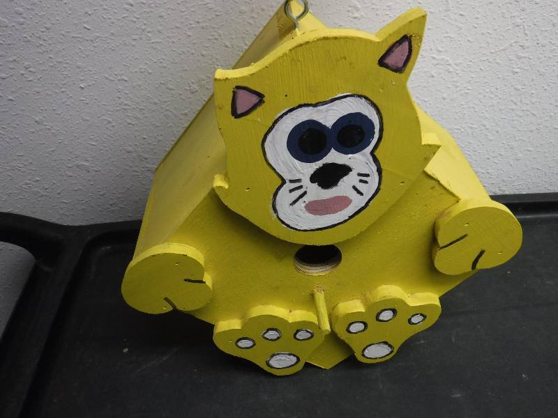 lot 3183 image: Birdhouse