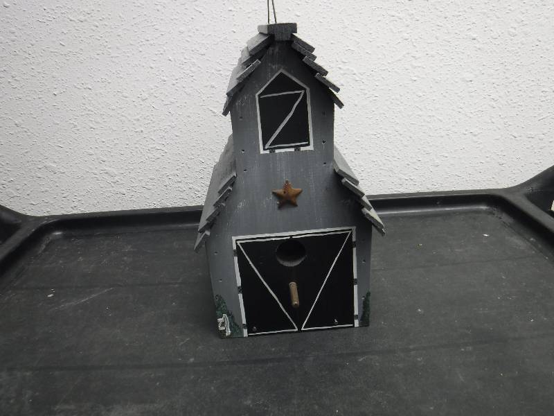 lot 3185 image: Birdhouse Barn