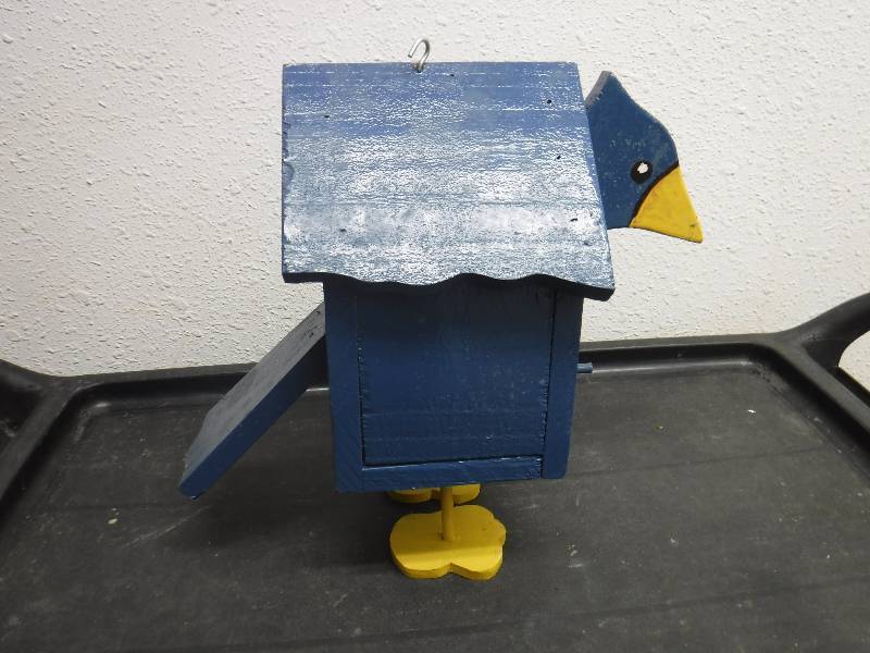 lot 3186 image: Birdhouse