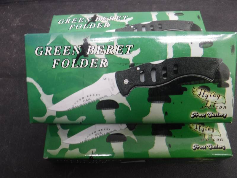lot 3191 image: GREEN BERET FOLDER BLK. 5 12 QTY4