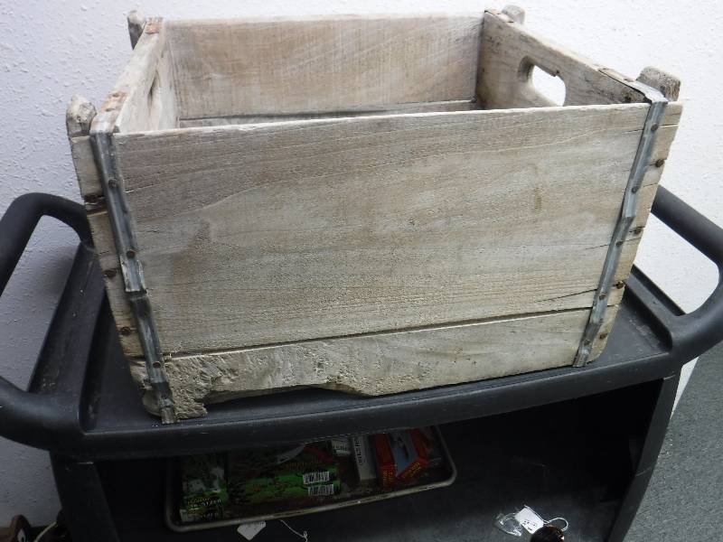 lot 3196 image: Wood Crate