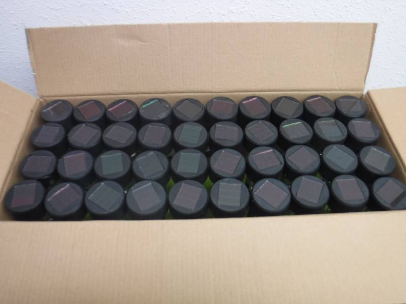 lot 3203 image: Case Of 40 Solar Garden Stake Lights