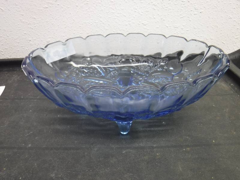 lot 3205 image: Blue Footed Bowl