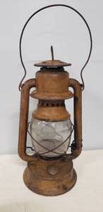 lot 23 image: Antique Embury Mfg. Company Warsaw, NY - #160 Supreme Kerosene Lantern