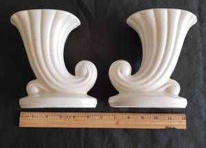 lot 39 image: Vintage Classic USA Pottery - PAIR of CornucopiaHorn of Plenty Vases - Custard Color - 6.5 in Tall - Very Good Vintage Condition