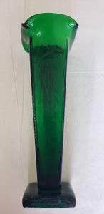 lot 45 image: Large Emerald Green Blown Art Glass Presentation Vase - 14.75in T x 5.25in W - Heavy - Amazing Color - Excellent Vintage Condition