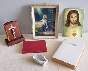 lot 46 image: Vintage Religious Decor - Lutheran Book of Prayer, Bible Copyright 1984, Jesus Prints, Giving Hands Dish, & Crucifix on Cedar Stand