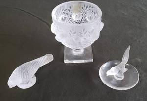 lot 55 image: Vintage LALIQUE Paris, France - Frosted ELIZABETH pattern Sparrow Birds ChaliseVase - Signed & with Original Sticker  5.25in T X 5.5in W, Vintage LALIQUE Signed Frosted Crystal Pheasant Ring HolderTray #3 L1, and Frosted Crystal Sparrow Paperweight